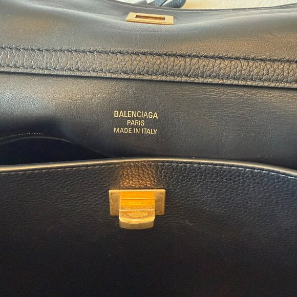 Balenciaga Rodeo Bag - Medium - Grained Calfskin with Aged Gold Hardware - Picture 9 of 15